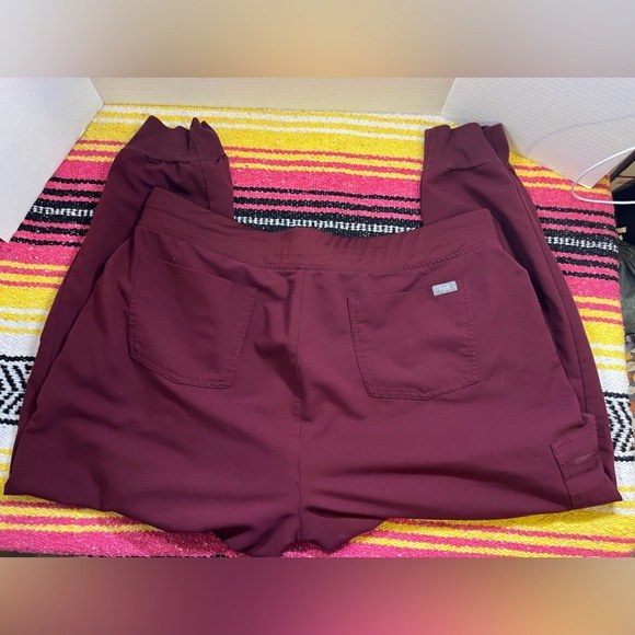 Figs Burgundy Zamora Petite Jogger Scrub Pants XXL - Picture 2 of 3